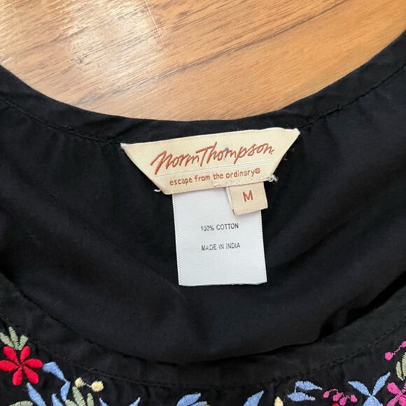 Norm Thompson Embroidered Top Size M Cotton Floral Boho Flutter Sleeve - Picture 4 of 11